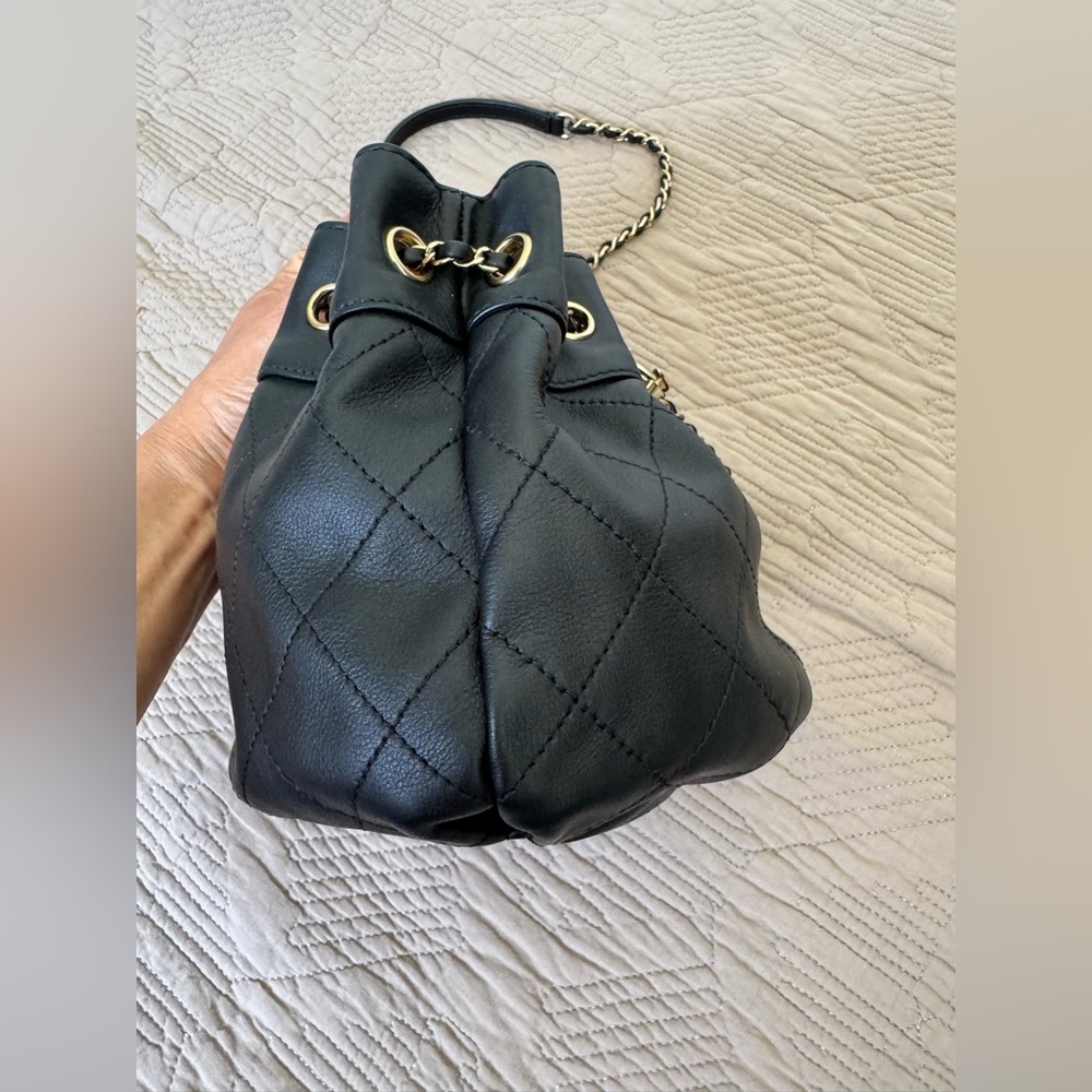 Chanel CC Chain Dweller Drawstring Bucket Bag Quilted Lambskin small Black - Picture 7 of 14